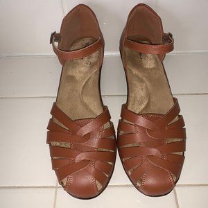 Tom McCann Brown Leather Sandals